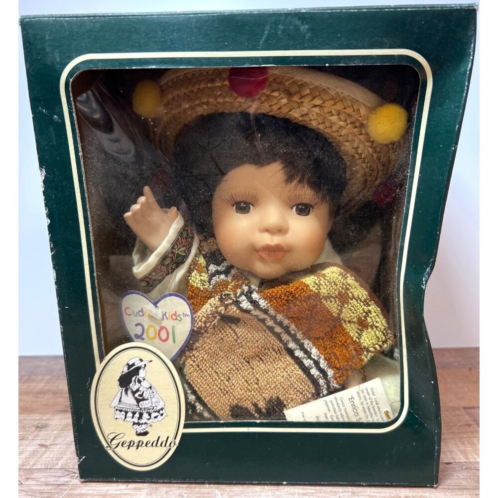 Geppeddo Cuddly Kids 2001 Collectible Porcelain Doll with Straw Hat & Textured O